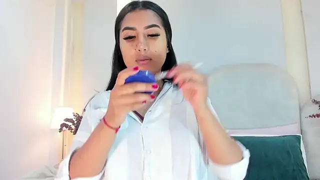 Snapshot of SalomeeBell chatting on 11-10-25, 08:41 SalomeeBell online show from 11-10-25, 08:41