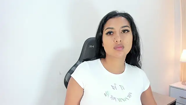 Snapshot of SalomeeBell chatting on 12-15-25, 09:19 SalomeeBell online show from 12-15-25, 09:19