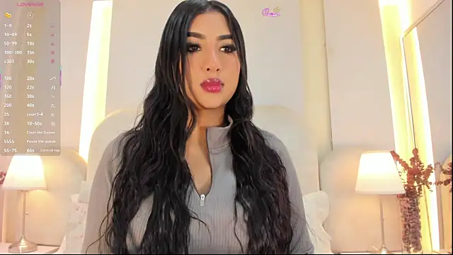 Snapshot of SalomeeBell chatting on 06-02-26, 08:11 SalomeeBell online show from 06-02-26, 08:11