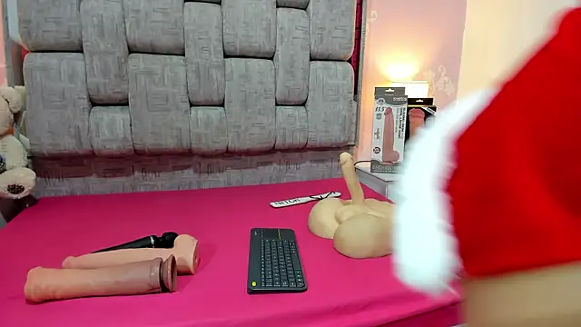 Wonderkloe  online show from 12-14-25, 07:29