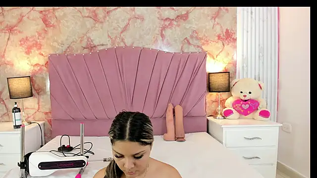 Wonderkloe  online show from 04-09-26, 07:52