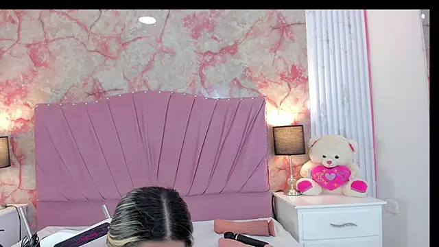 Wonderkloe  online show from 04-10-26, 08:13