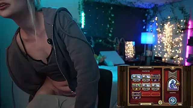 Snapshot of littlelune chatting on 10-29-25, 01:41 littlelune online show from 10-29-25, 01:41