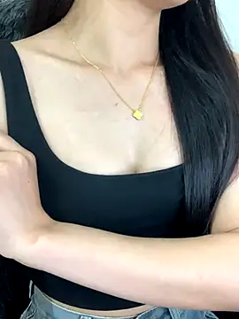 Snapshot of JennyQueen18 chatting on 10-22-25, 04:24 JennyQueen18 online show from 10-22-25, 04:24