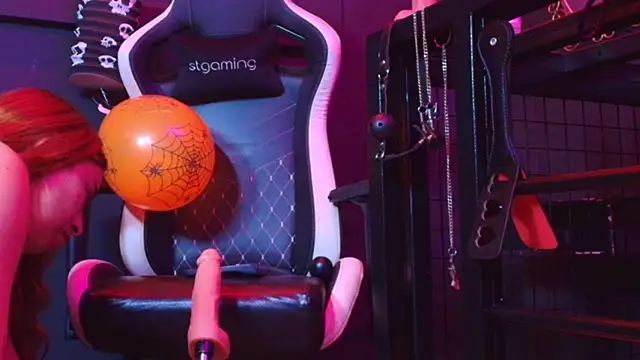 Meghan storm online show from 10-27-25, 01:42