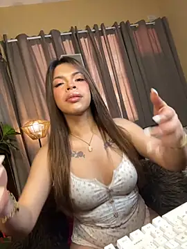 Snapshot of Nyxie_luxx chatting on 03-22-26, 04:16 Nyxie luxx online show from 03-22-26, 04:16