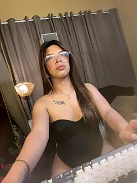 Snapshot of Nyxie_luxx chatting on 04-06-26, 04:46 Nyxie luxx online show from 04-06-26, 04:46
