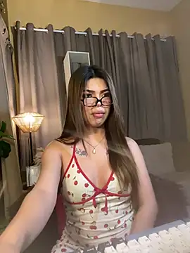 Snapshot of Nyxie_luxx chatting on 04-29-26, 05:30 Nyxie luxx online show from 04-29-26, 05:30