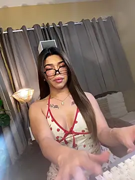 Snapshot of Nyxie_luxx chatting on 04-30-26, 02:56 Nyxie luxx online show from 04-30-26, 02:56