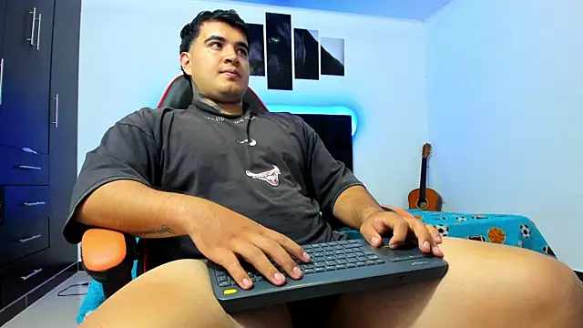 Snapshot of thiago__cp01 chatting on 03-20-26, 04:17 thiago cp01 online show from 03-20-26, 04:17