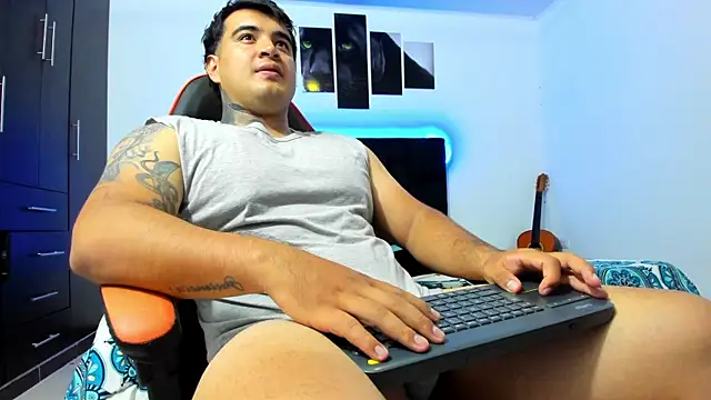 Snapshot of thiago__cp01 chatting on 03-25-26, 03:45 thiago cp01 online show from 03-25-26, 03:45