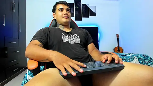 Snapshot of thiago__cp01 chatting on 03-27-26, 08:26 thiago cp01 online show from 03-27-26, 08:26