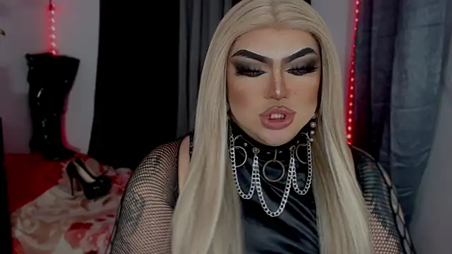 Snapshot of michellevixen922 chatting on 12-20-25, 11:56 michellevixen922 online show from 12-20-25, 11:56