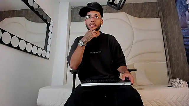 Thiagoferreti online show from 10-01-25, 03:23