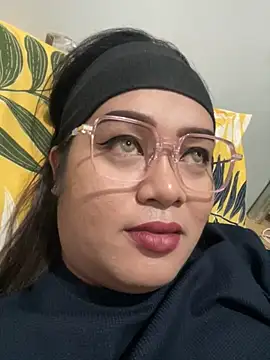 Snapshot of YourSweet-mich chatting on 09-22-25, 02:30 YourSweet-mich online show from 09-22-25, 02:30