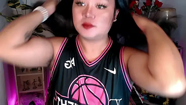 Snapshot of YourSweet-mich chatting on 09-27-25, 07:24 YourSweet-mich online show from 09-27-25, 07:24