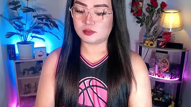 Snapshot of YourSweet-mich chatting on 09-28-25, 05:35 YourSweet-mich online show from 09-28-25, 05:35