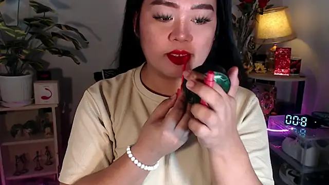 Snapshot of YourSweet-mich chatting on 10-26-25, 12:00 YourSweet-mich online show from 10-26-25, 12:00