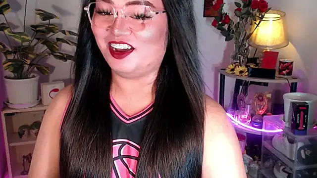 Snapshot of YourSweet-mich chatting on 11-10-25, 06:07 YourSweet-mich online show from 11-10-25, 06:07