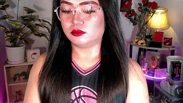 Snapshot of YourSweet-mich chatting on 11-11-25, 06:13 YourSweet-mich online show from 11-11-25, 06:13