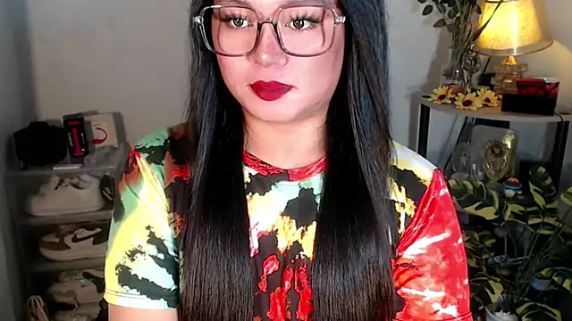 Snapshot of YourSweet-mich chatting on 11-28-25, 02:42 YourSweet-mich online show from 11-28-25, 02:42