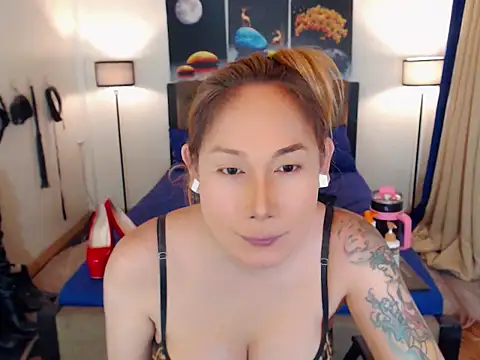 Allysonevanns online show from 01-12-26, 01:00