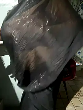 Snapshot of prisha944 chatting on 12-17-25, 05:24 prisha944 online show from 12-17-25, 05:24