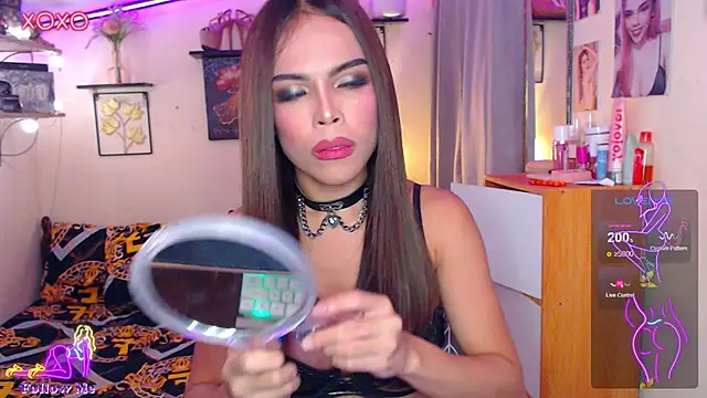 Snapshot of izabella_moore chatting on 11-21-25, 08:02 izabella moore online show from 11-21-25, 08:02