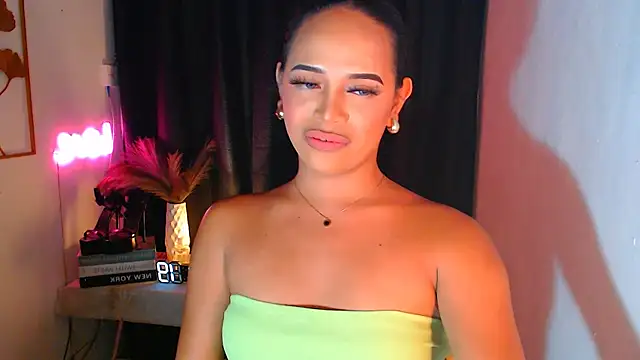 Lorainnelustts online show from 11-30-25, 01:20