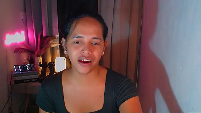 Lorainnelustts online show from 12-16-25, 09:58