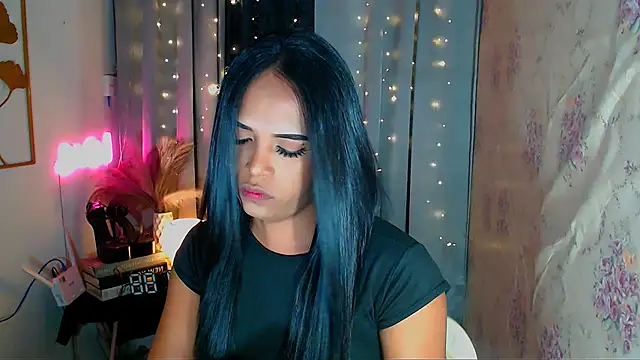 Snapshot of Lorainnelustts chatting on 02-18-26, 12:34 Lorainnelustts online show from 02-18-26, 12:34