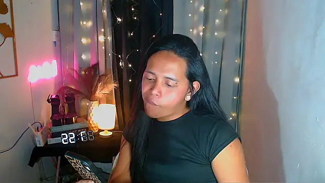 Snapshot of Lorainnelustts chatting on 02-25-26, 07:34 Lorainnelustts online show from 02-25-26, 07:34