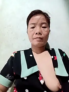 Snapshot of Harmony92 chatting on 10-27-25, 12:04 Harmony92 online show from 10-27-25, 12:04