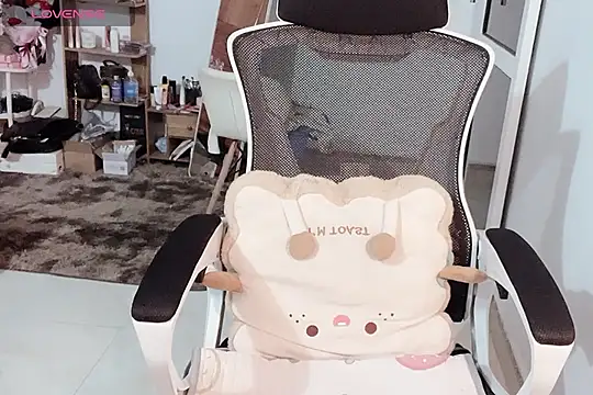 Snapshot of ___Daisy___ chatting on 11-15-25, 07:16 Daisy online show from 11-15-25, 07:16