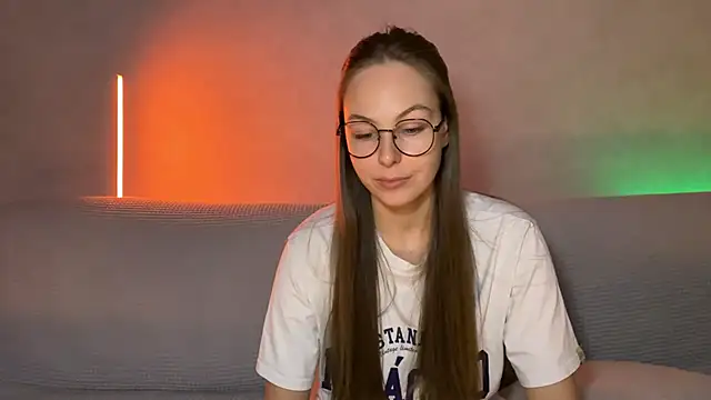 Snapshot of Oralaa1 chatting on 02-14-26, 06:15 Oralaa1 online show from 02-14-26, 06:15