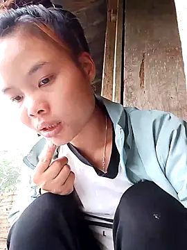 CloudyChu online show from 10-25-25, 01:35