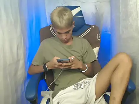 riks tyler online show from 10-26-25, 04:02