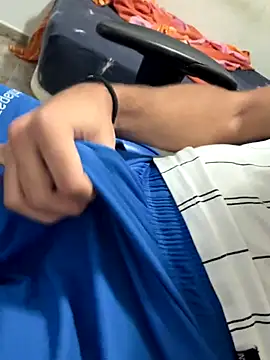 aavrdvh33 online show from 09-30-25, 06:57