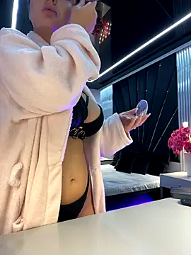 KenyaCruz online show from 10-25-25, 06:35