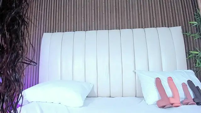 SandraMilerr online show from 10-15-25, 04:12