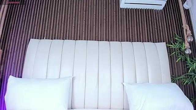 SandraMilerr online show from 11-15-25, 04:10