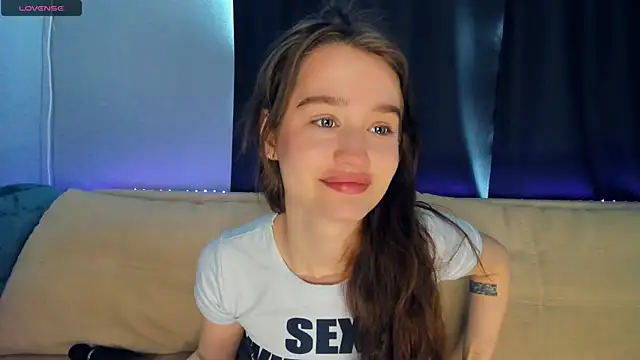 Snapshot of lovelyalivia chatting on 03-27-26, 08:20 lovelyalivia online show from 03-27-26, 08:20