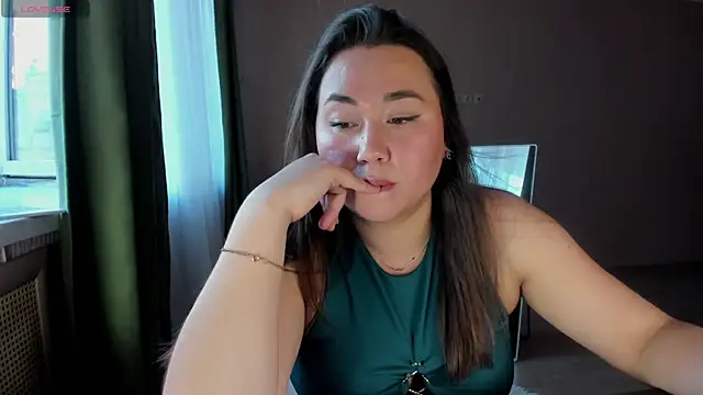 Snapshot of emilia_mur chatting on 05-20-26, 03:51 emilia mur online show from 05-20-26, 03:51