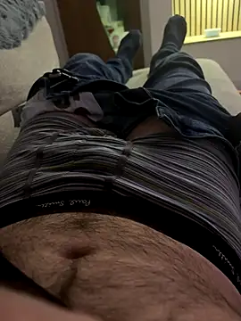 Snapshot of leroy9501 chatting on 11-12-25, 01:06 leroy9501 online show from 11-12-25, 01:06