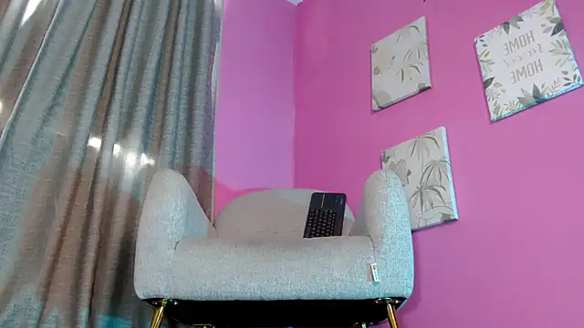 Snapshot of emily_ox0 chatting on 06-25-26, 08:24 emily ox0 online show from 06-25-26, 08:24