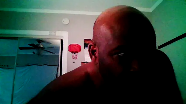 Snapshot of JezOne555 chatting on 12-17-25, 01:39 JezOne555 online show from 12-17-25, 01:39