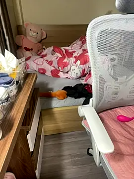 Mina048 online show from 11-18-25, 08:13