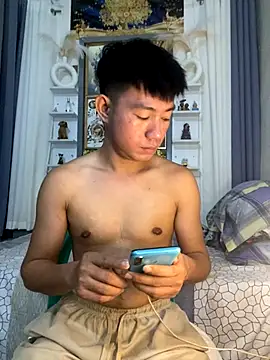 Snapshot of xshyboyx chatting on 09-24-25, 03:21 xshyboyx online show from 09-24-25, 03:21