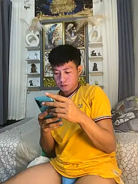 Snapshot of xshyboyx chatting on 10-01-25, 03:40 xshyboyx online show from 10-01-25, 03:40
