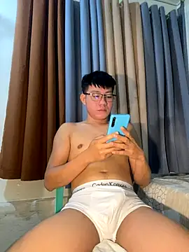 Snapshot of xshyboyx chatting on 10-03-25, 05:43 xshyboyx online show from 10-03-25, 05:43
